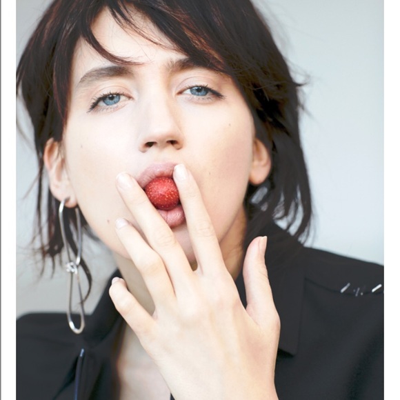 Meet your Posher, Daniela - Picture 1 of 1